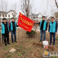 縣人民醫(yī)院開展“學雷鋒”義務植樹活動