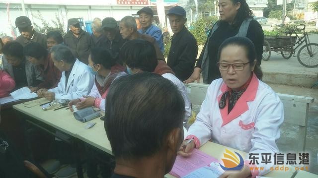 縣婦幼保健計生服務中心到接山徐坦村關愛老人健康免費義診活動