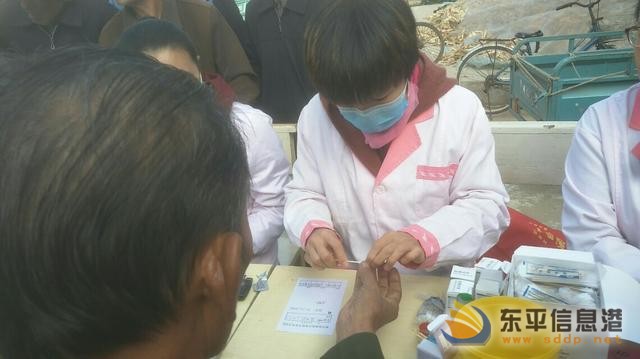 縣婦幼保健計生服務中心到接山徐坦村關愛老人健康免費義診活動