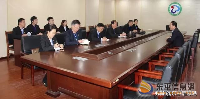 縣行政審批服務(wù)局開展尋標(biāo)對標(biāo)主題黨日活動