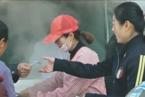 請(qǐng)為東平城管微電影“因?yàn)橛心恪蓖渡夏鷮氋F的一票！