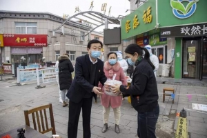 你守護(hù)東平我守護(hù)你——“愛心盒飯”溫暖防疫工作者