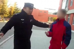 東平一男子突發(fā)疾病，民警緊急救助