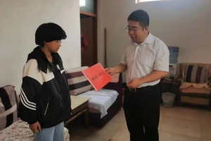 東平縣彭集街道社工站聯(lián)合東平信息港公益協(xié)會開展關(guān)愛“一老一小”志愿服務(wù)活動