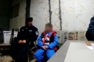 幸好有你！東平流澤大橋南，一男孩獨自哭泣著走在路上......