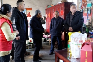 寒冬送溫暖 禮包暖人心——東平縣“紅色禮包”關愛特困老人活動走進大羊鎮(zhèn)王莊村